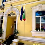 House Family & Restaurant Hotel 3*