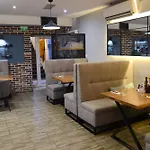House Family & Restaurant Hotel 3*