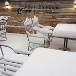House Family & Restaurant Hotel 3*