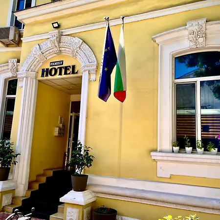 House Family & Restaurant Hotell 3*