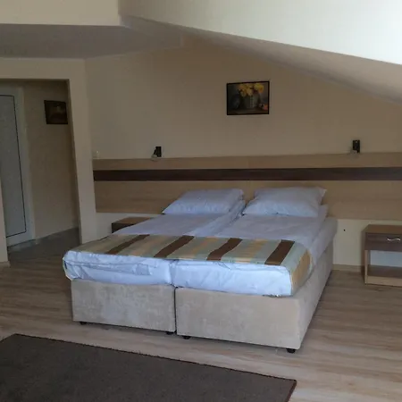 House Family & Restaurant Hotel 3*