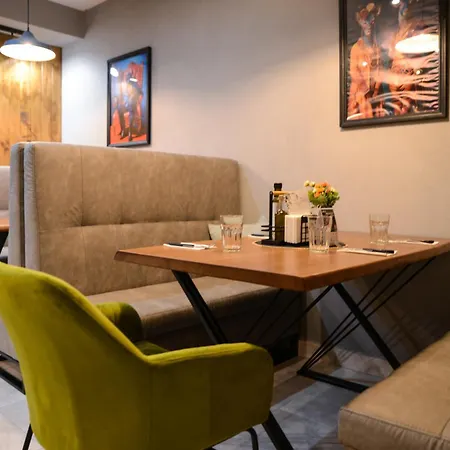 House Family & Restaurant 3*