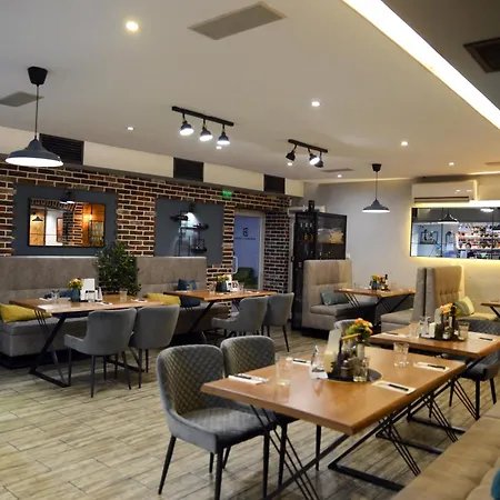 House Family & Restaurant Otel