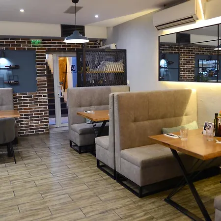 House Family & Restaurant Hotel 3*