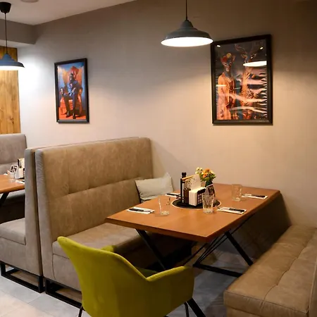 House Family & Restaurant Hotel Ruse