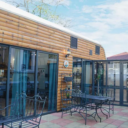 House Family & Restaurant Hotel 3*