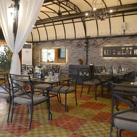 Hotel House Family & Restaurant 3*