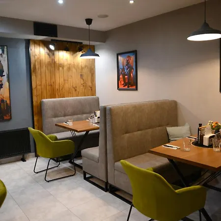 House Family & Restaurant 3*