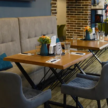 House Family & Restaurant Hotel