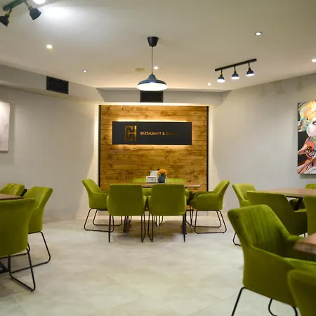 House Family & Restaurant Hotel 3*