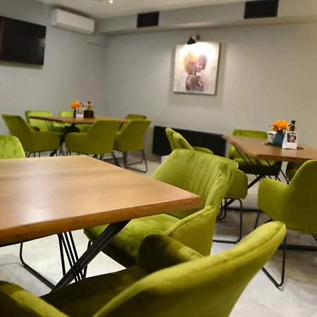 House Family & Restaurant 3*