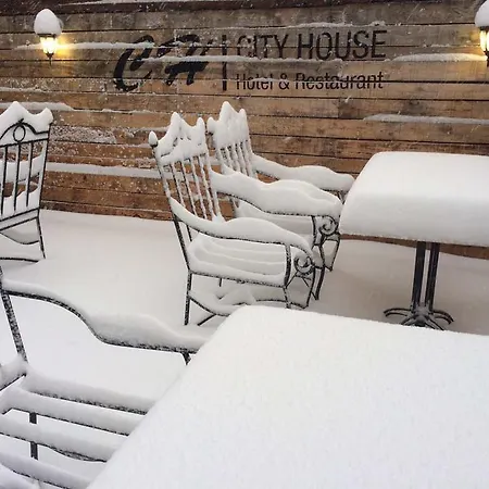 House Family & Restaurant Hotell 3*